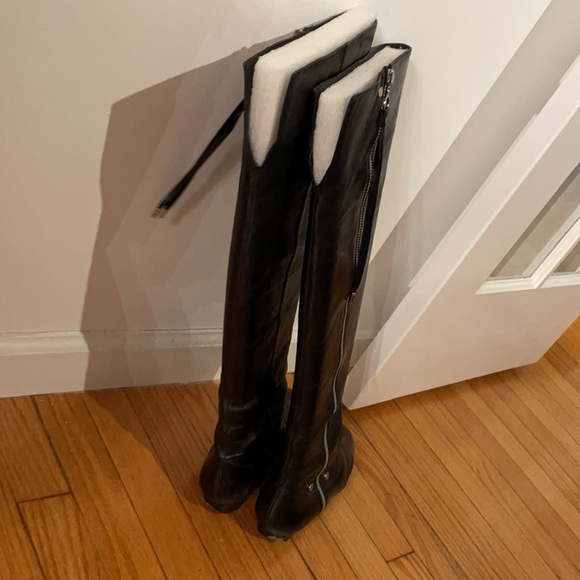 Jessica Simpson over the knee black boots - Picture 6 of 11